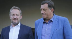 Vukanović tvrdi da se od Dodika svi distanciraju: “Danima je vapio ‘Bakire, primi me'”
