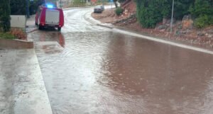 Dijelove BiH pogodile obilne padavine, poplavljene ceste i poslovni objekti