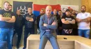 Srpski desničari krenuli “braniti Kosovo”, ali ih vratili jer nisu imali PCR test