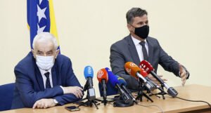 Novalić se oglasio o smrti ministra Mandića: Bio mi je mnogo više od kolege
