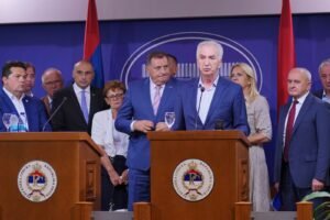 Šarović neće podržati Dodika: Treba da progovore normalni ljudi naspram lude politike