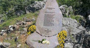 Karić polaže cvijeće: Danas otkrivanje spomen-obilježja na Kazanima