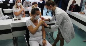 U BiH počela vakcinacija protiv koronavirusa trećom dozom