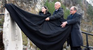 Na Kazanima otkriveno spomen-obilježje ubijenim građanima Sarajeva