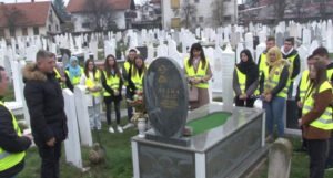 Amir Agić s učenicima i profesorima posjetio Selmin mezar
