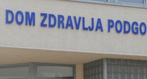 Preminula 16-godišnjakinja, pozlilo joj na putu ka covid centru