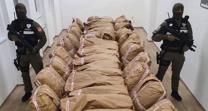 U akciji “Transporter” pronađeno više od 300 kg droge, oduzeti skupocjeni automobili