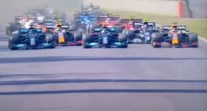 Pogledajte kako je Verstappen na startu zaobišao oba Mercedesa