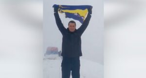 Fadil Novalić se popeo na vrh Maglića i poručio da “ne da domovinu”