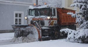 Zimska služba KJKP “Rad”: Na terenu 49 vozila i 110 radnika