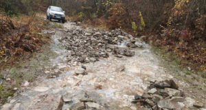 U toku pročišćavanje puteva na području općine Konjic, u sela se vratila struja