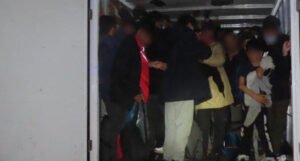 Arnel “preuzimao” migrante iz Srbije, uhvaćen dok je prevozio njih 17