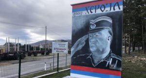 Opštine još ne uklanjaju murale ratnim zločincima u BiH: “Iza njih stoji politika”