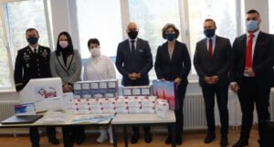 Ambasada SAD-a donirala vrijednu opremu Kantonalnoj bolnici Goražde