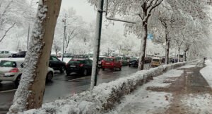 Snijeg uzrokovao štetu, u Sarajevu saobraćajni kolaps
