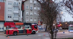 Blokirana ulica u Novom Sadu zbog jutjubera koji se zaključao u stanu