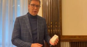 Lijek protiv korona virusa stigao u Srbiju, predstavio ga je lično Vučić