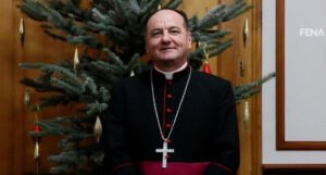 Božićna čestitka biskupa Palića: Božić je kao svjetlo u noći, kao ognjište u hladnoći…