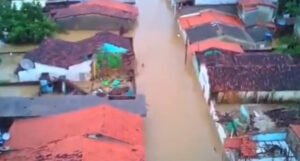 Nakon obilnih padavina pukle dvije brane, poginulo najmanje 18 osoba