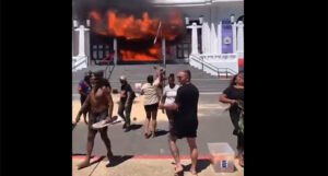 U protestima za prava Aboridžina zapaljena zgrada bivšeg parlamenta u Australiji