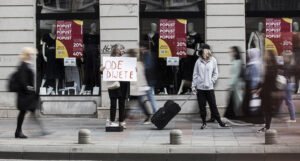Mladi se iseljavaju iz BiH, a političari profitiraju na podjelama