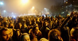 Sarajevo okovano tugom: Stotine građana okupilo se na mjestu tragedije
