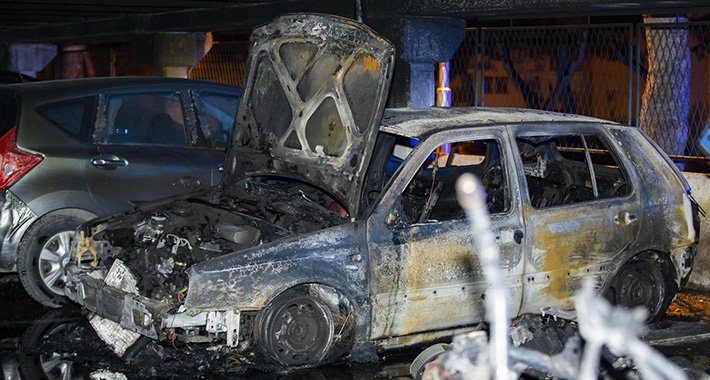 U garaži izgorjeli automobili i motocikli, stanari kažu da su prvo čuli eksploziju
