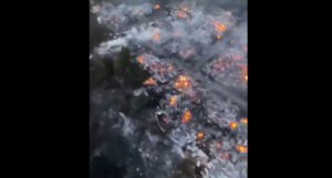 Crvena uzbuna: Veliki požar uništio više od stotinu kuća, u toku evakuacija stanovništva