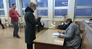 Skromna izlaznost na izbore u Prijedoru, evo kad se očekuju prvi rezultati
