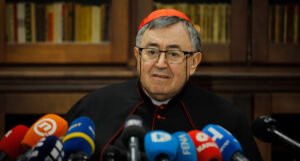 Papa Franjo umirovio kardinala Vinka Puljića, nasljeđuje ga nadbiskup Tomo Vukšić