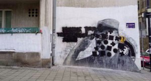 Ponovo precrtan mural ratnom zločincu Ratku Mladiću u Beogradu