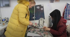 Kreativci iz migrantskih centara u BiH pripremili modnu reviju koja će se održati u Vijećnici