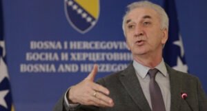 Šarović se oglasio nakon Vučićeve poruke da se treba vratiti u institucije države BiH