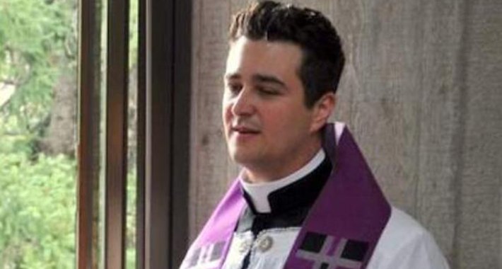 HIV pozitivni svećenik krao donacije, kupovao drogu i organizovao orgije