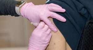 Stariji od 60 godina koji nisu vakcinisani od februara će biti kažnjavani sa po 100 eura
