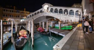 Turisti dolaze u Veneciju u pretprazničnom periodu