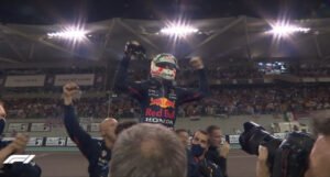 Verstappen u posljednjem krugu sezone došao do naslova prvaka