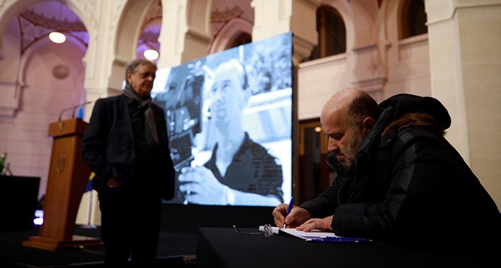 Održana komemoracija Hakiji Hadžaliću, čovjeku čiji su snimci zapaljene Vijećnice obišli svijet