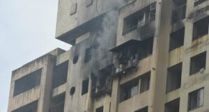 Veliki požar izbio na 20-spratnoj zgradi, poginulo više osoba