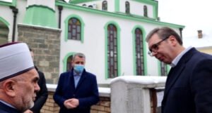 Vučić u Hasan-aginoj džamiji: Ja vam garantujem da vas niko neće dirati