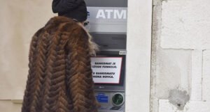 Optužena uposlenica banke: Prevarama na bankomatima otuđila 106.000 KM!?