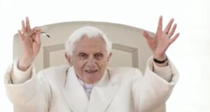 Bivši papa priznao da nije govorio istinu u istrazi o svećeniku pedofilu