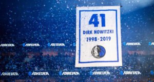 Dallas Mavericksi povukli dres Dirka Nowitzkog