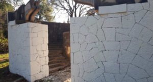Kordić osudio ispisivanje grafita na Partizanskom spomen obilježju u Mostaru