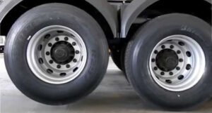 Znate li zašto kamioni imaju podignute točkove?