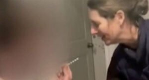 Uhapšena učiteljica, optužena da je vakcinisala učenika kod kuće
