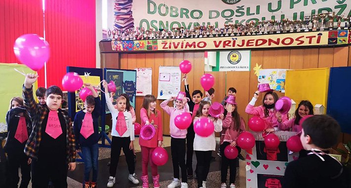 Širom BiH obilježava se Dan ružičastih majica, međunarodni dan prevencije vršnjačkog nasilja