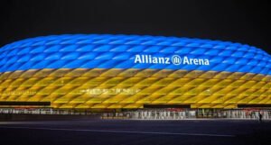 Bayernova podrška Ukrajini: Ovako je sinoć izgledala Allianz Arena