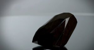 Crni dijamant koji potiče iz svemira ponuđen na aukciji u Sotheby'su