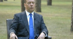 Nakon što je Scholz zaustavio “Sjeverni tok 2”, Medvedev prijeti cijenom plina